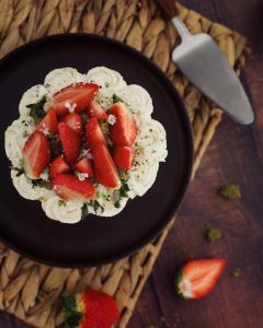 Layered Cake Personalizado - Fresas, albahaca y vainilla