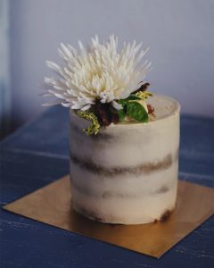 Layered Cake Sweet Basil Mini - extra flores